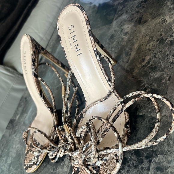 Simmi shoes lace up heels - Picture 2 of 3